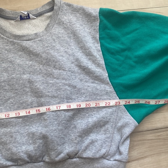 Joy Lab Womens L Crop Top Sweatshirt. Grey and Green sleeves. Soft and cozy. - Picture 12 of 12